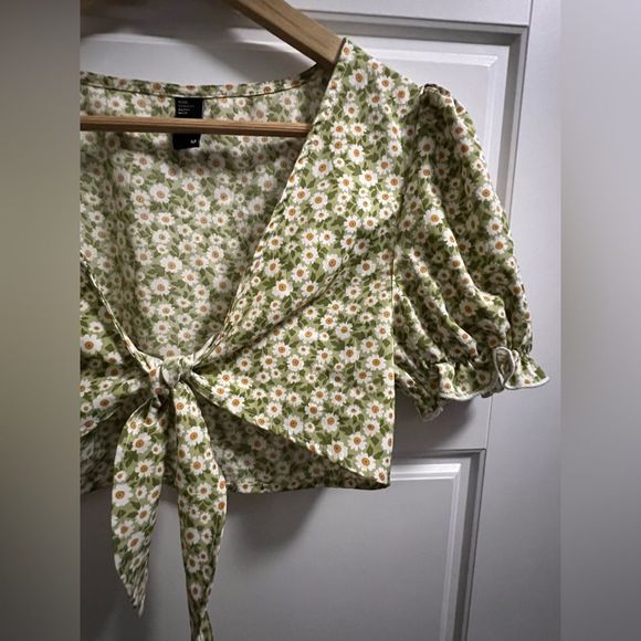 Cider light green floral tie-front crop top with puff sleeve skirt set - Picture 4 of 8